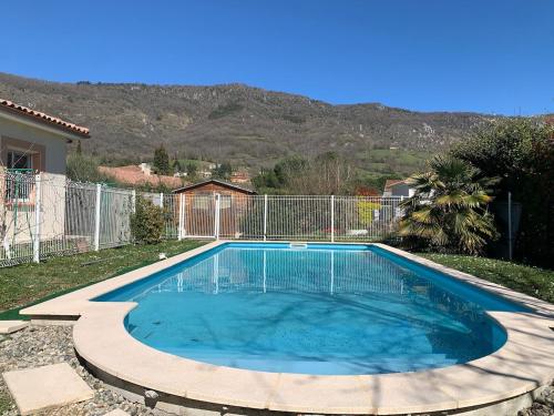 Villa au calme avec piscine