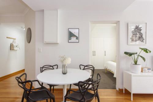 Χώρος καθιστικού στο West End Courtyard Retreat