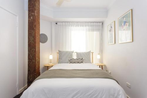 Ένα ή περισσότερα κρεβάτια σε δωμάτιο στο West End Courtyard Retreat
