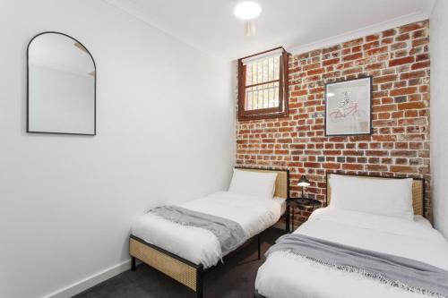 Ένα ή περισσότερα κρεβάτια σε δωμάτιο στο West End Courtyard Retreat