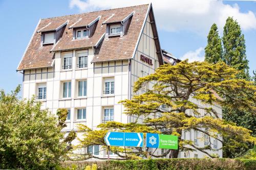 a building with two street signs in front of it at Sure Hotel by Best Western Port Jérome - Le Havre in Notre-Dame-de-Gravenchon