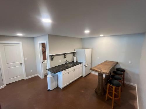 Galeriebild der Unterkunft Waterfront In Law Suite on Wolf Pond in Lake Placid