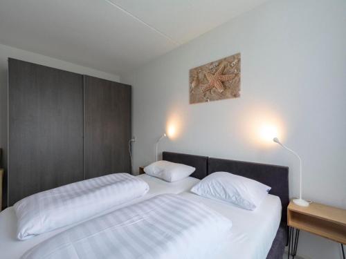 Ένα ή περισσότερα κρεβάτια σε δωμάτιο στο Apartment in Julianadorp near the Beach