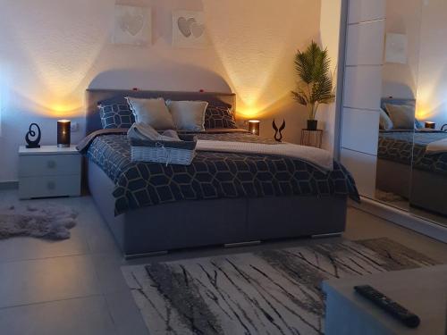 Postel nebo postele na pokoji v ubytování Afrodita apartment