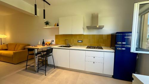 Kuchyň nebo kuchyňský kout v ubytování VentunoDodici Oliveri Apartments