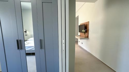 Postel nebo postele na pokoji v ubytování VentunoDodici Oliveri Apartments