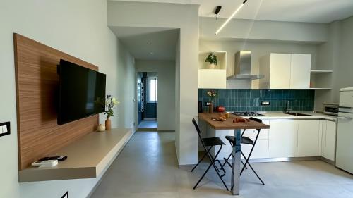 Kuchyň nebo kuchyňský kout v ubytování VentunoDodici Oliveri Apartments