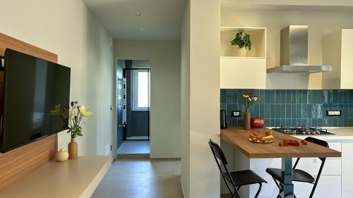 Kuchyň nebo kuchyňský kout v ubytování VentunoDodici Oliveri Apartments