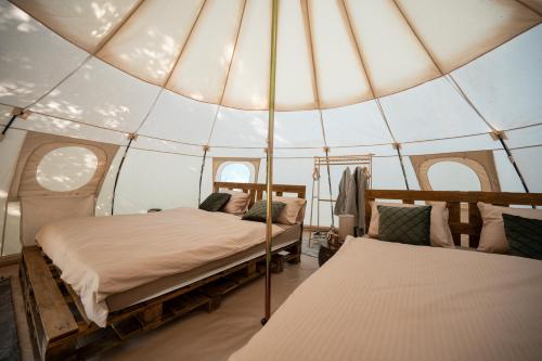 Letto o letti in una camera di Glamping Riverside Skadar lake