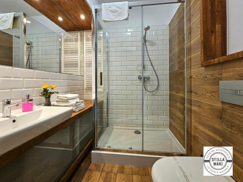 Ένα μπάνιο στο Apartamenty Stella Mare - 365PAM