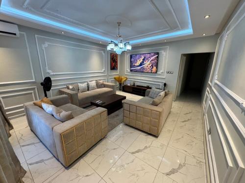 Ruang duduk di Learn Life Private Residence