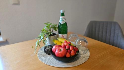 Bebidas en Ruhiges Ferienzimmer mit eigenem Bad am Waldrand