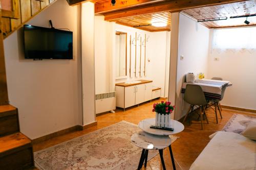 TV a/nebo společenská místnost v ubytování Apartment Antigona