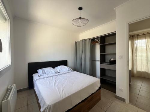 Una cama o camas en una habitación de L'écrin de Lune