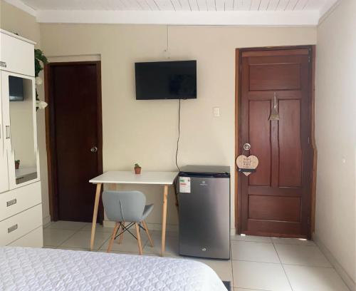 TV a/nebo společenská místnost v ubytování 102 habitacion con baño y cocina e ingreso independiente
