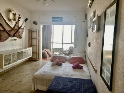 Postel nebo postele na pokoji v ubytování VIDABRAVA Roses Nautic, estudio loft a 300 m de la playa,vistas espectaculares