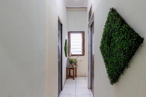 Φωτογραφία από το άλμπουμ του RedDoorz near Esa Unggul University Jakarta Campus στην Τζακάρτα