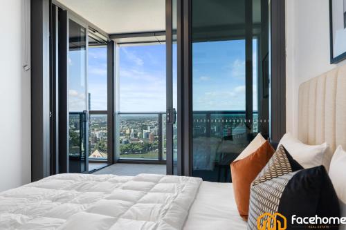 a bedroom with a bed and a view of a city at Elevated Luxury at QWR City & River Views in Brisbane