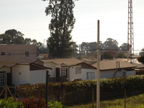a group of houses behind a fence at Cabañas Los Tamarindos in Algarrobo