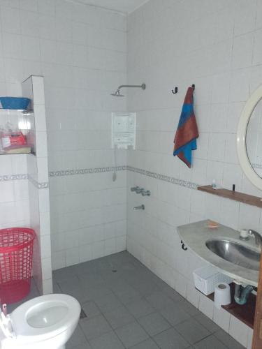 a bathroom with a sink and a toilet at Casa Los colibrí in Frente Mar