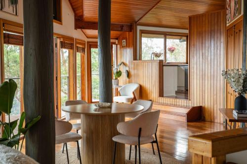 a living room with a table and chairs at Gold Coast Mountain Retreat in Mount Tamborine
