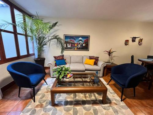 JAZ - Excellent location in Antigua, 4 guests