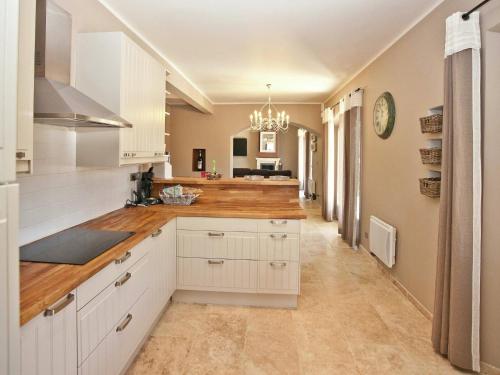 Dapur atau dapur kecil di Luxury villa in Provence with a private pool