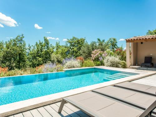 Holiday Home in Vaison la Romaine with Pool, cleaning included