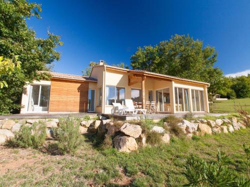 Photo de la galerie de l'établissement Tidy bungalow with dishwasher, cleaning included, à Quillan