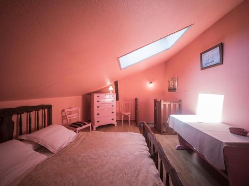 Fotografie z fotogalerie ubytování Apartment in Darney with Meadow Views, cleaning included v destinaci Dombasle-devant-Darney