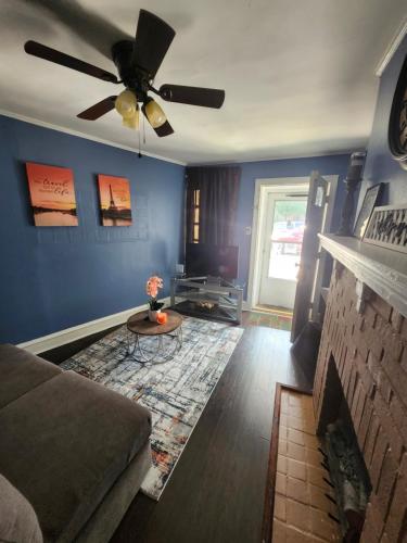 a living room with a couch and a ceiling fan at The Spot in Stonehurst