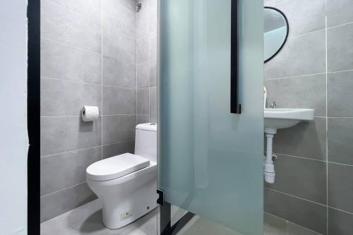 Ένα μπάνιο στο DK Impian Luxury Condominiums, Subang Airport - Smarthome
