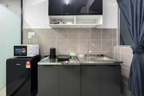 Η κουζίνα ή μικρή κουζίνα στο DK Impian Luxury Condominiums, Subang Airport - Smarthome