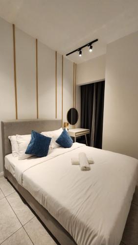 Postel nebo postele na pokoji v ubytování Axon Residence Damai Bukit Bintang