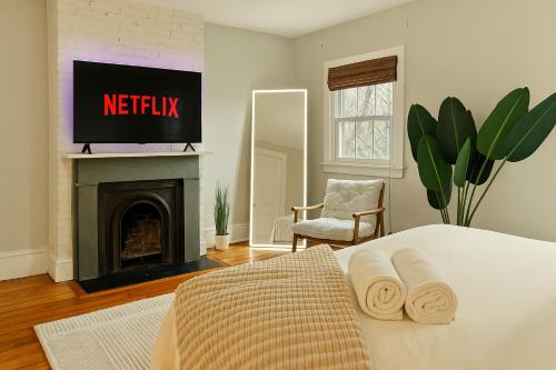 Ένα ή περισσότερα κρεβάτια σε δωμάτιο στο Walk to OSU & Short North FREE PARKING Fire Pit