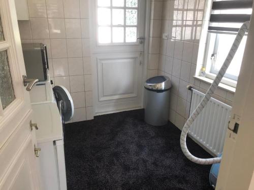 Kopalnica v nastanitvi Holiday Home in Harderwijk near Veluwemeer, cleaning included
