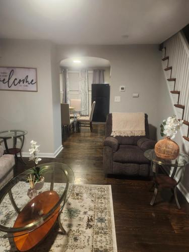 Ruang duduk di Simple 'N' Sheek 3bedroom 1 bathroom house