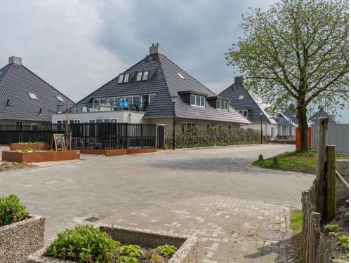 Φωτογραφία από το άλμπουμ του Holiday Home in Sneek with Waterfront Jetty, cleaning included σε Sneek