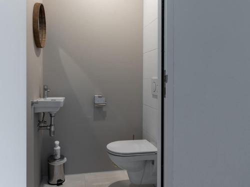 Φωτογραφία από το άλμπουμ του Holiday Home in Sneek with Waterfront Jetty, cleaning included σε Sneek