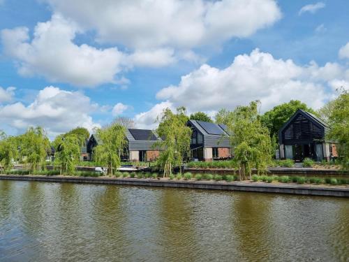 Gallery image of Water Villa in Balk by Slotermeer Lake, cleaning included in Balk