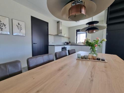Gallery image of Water Villa in Balk by Slotermeer Lake, cleaning included in Balk