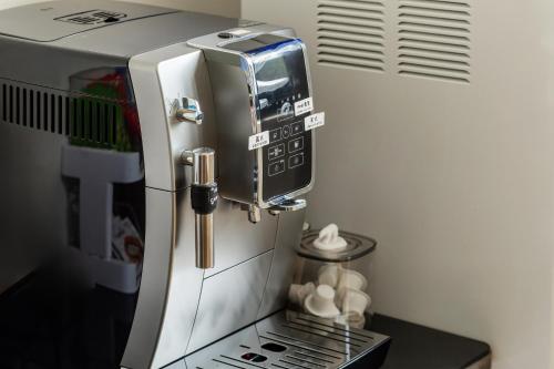 a coffee machine with a coffee at 北極熊旅店 in Xiaoliuqiu