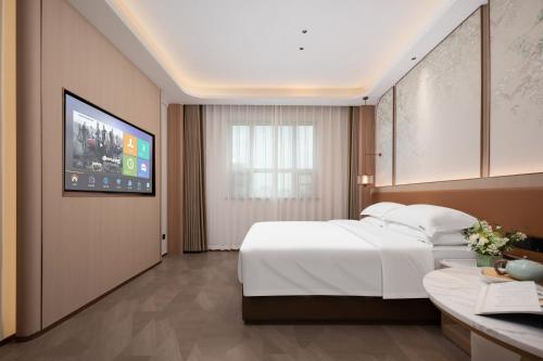 Una cama o camas en una habitación de Yaman Garden Hotel 雅缦花园酒店