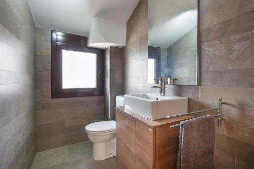 a bathroom with a sink and a toilet and a mirror at Matarolux 5 in Mataró