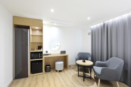 Η κουζίνα ή μικρή κουζίνα στο BrownDot Hotel Hongseong Naepo