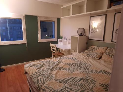 Ένα ή περισσότερα κρεβάτια σε δωμάτιο στο Aux arcades du lac