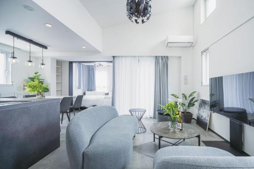 Ruang duduk di SLL Urban Suites Ebisu