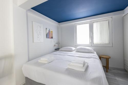 Wake Up to the Acropolis in a Hidden Gem