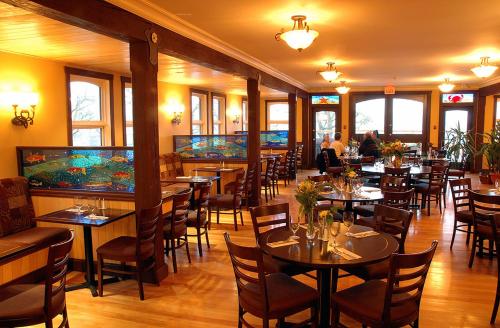 Restaurace v ubytování Heriot Bay Inn