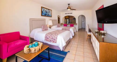 Ένα ή περισσότερα κρεβάτια σε δωμάτιο στο Villa del Palmar Los Cabos, Elite Luxe Member Units by Stephen Ostler